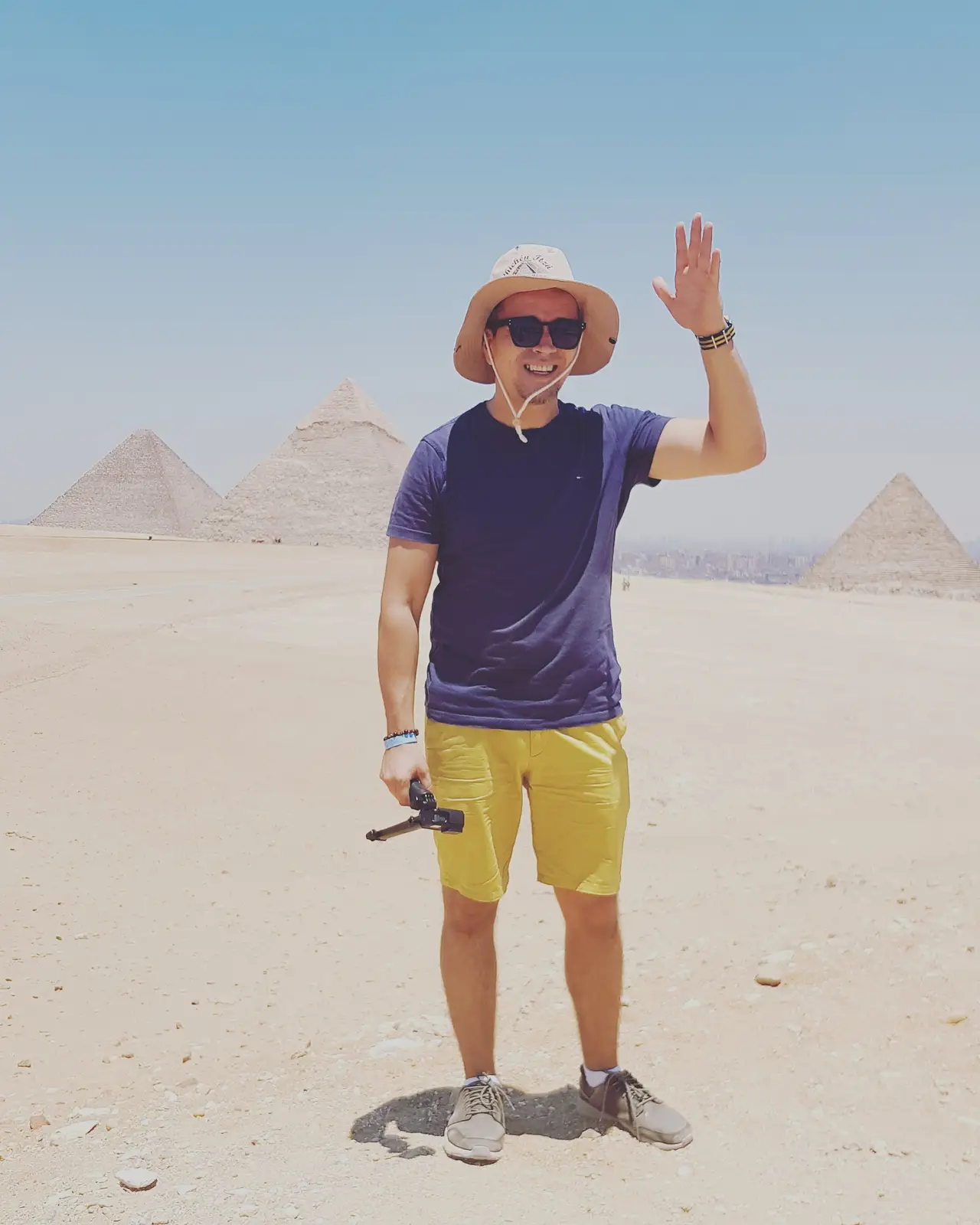 Claudiu Ovidiu Târnovean la piramidele din Giza